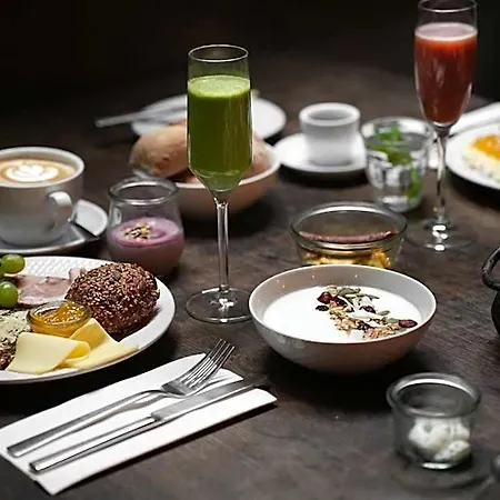 Отель Boutique Hans 4*